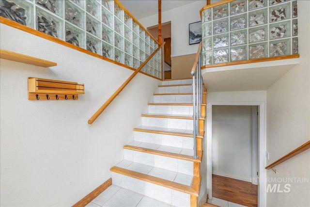 2624 N Hillway Dr, Boise, ID 83702