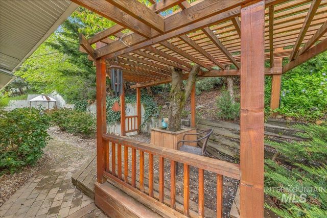 2624 N Hillway Dr, Boise, ID 83702