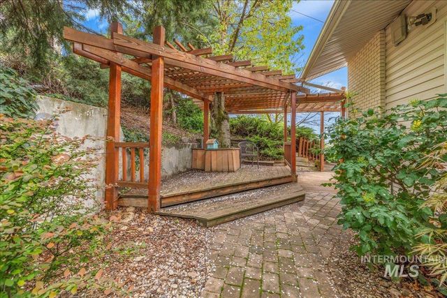 2624 N Hillway Dr, Boise, ID 83702