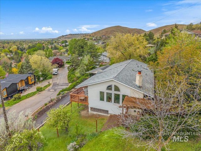 2624 N Hillway Dr, Boise, ID 83702