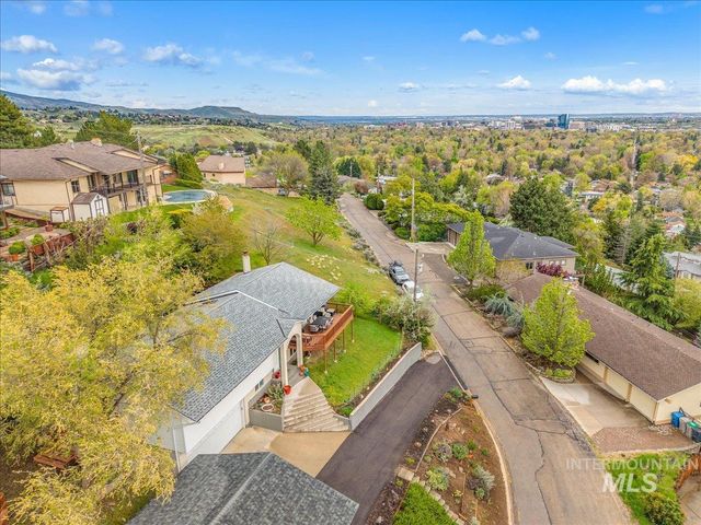 2624 N Hillway Dr, Boise, ID 83702