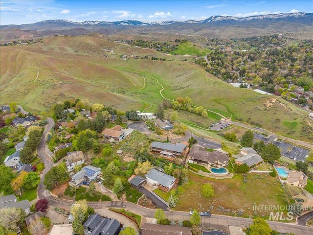 2624 N Hillway Dr, Boise, ID 83702