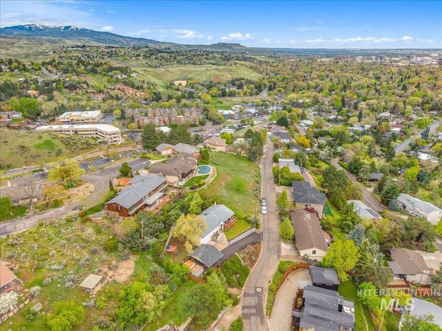 2624 N Hillway Dr, Boise, ID 83702