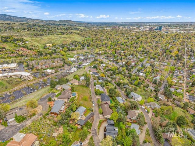 2624 N Hillway Dr, Boise, ID 83702