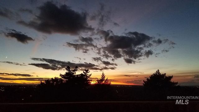 2624 N Hillway Dr, Boise, ID 83702