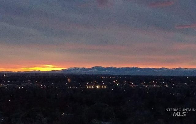 2624 N Hillway Dr, Boise, ID 83702