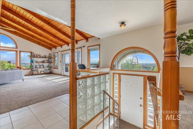 2624 N Hillway Dr, Boise, ID 83702