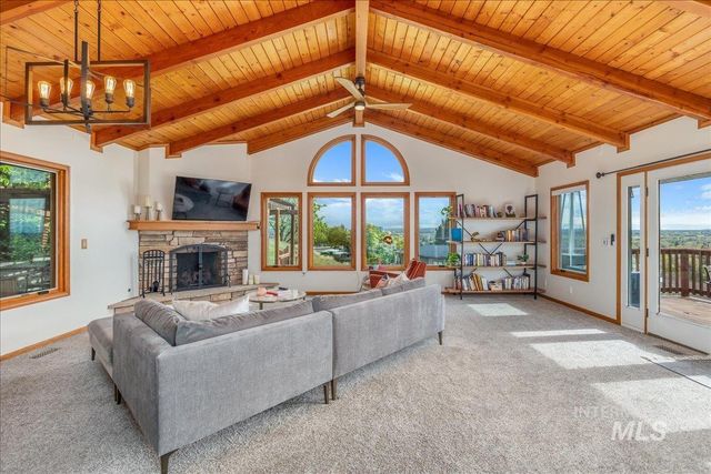 2624 N Hillway Dr, Boise, ID 83702