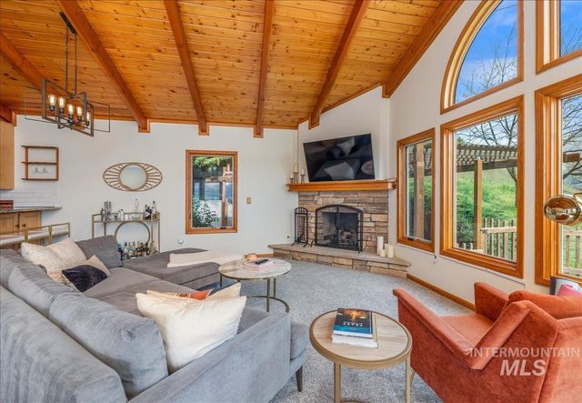 2624 N Hillway Dr, Boise, ID 83702