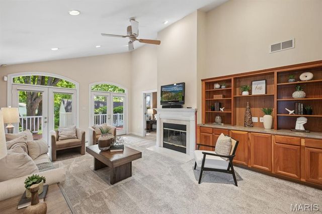 21 S Moreland Avenue, St Louis, MO 63122