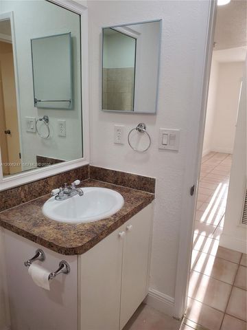 9203 NW 38th Dr 2, Coral Springs, FL 33065