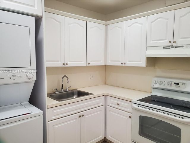 9203 NW 38th Dr 2, Coral Springs, FL 33065