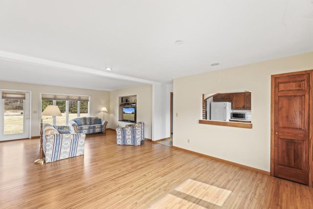 S52W33462 Red Fox WAY, North Prairie, WI 53153