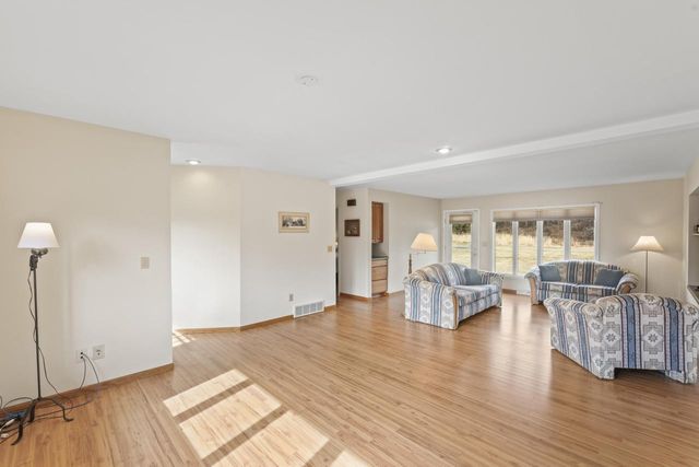 S52W33462 Red Fox WAY, North Prairie, WI 53153