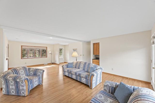 S52W33462 Red Fox WAY, North Prairie, WI 53153