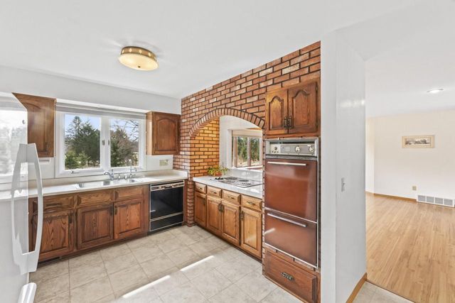 S52W33462 Red Fox WAY, North Prairie, WI 53153