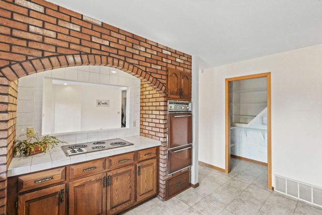 S52W33462 Red Fox WAY, North Prairie, WI 53153