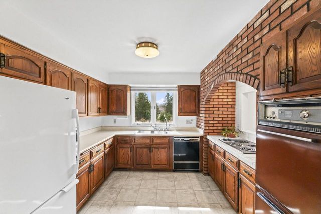 S52W33462 Red Fox WAY, North Prairie, WI 53153