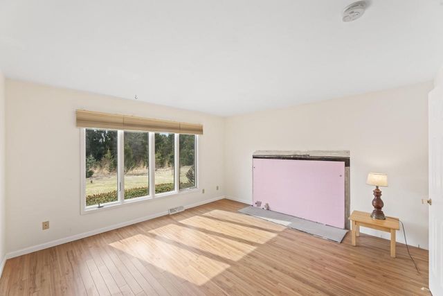 S52W33462 Red Fox WAY, North Prairie, WI 53153