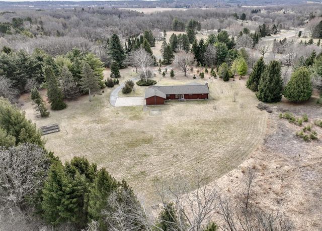 S52W33462 Red Fox WAY, North Prairie, WI 53153