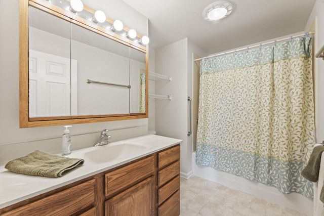 S52W33462 Red Fox WAY, North Prairie, WI 53153