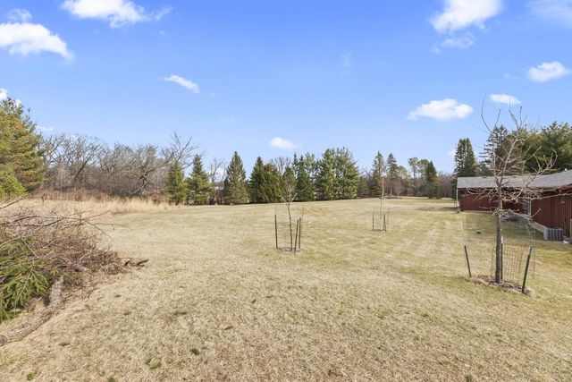 S52W33462 Red Fox WAY, North Prairie, WI 53153