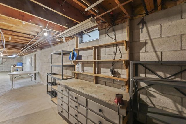 S52W33462 Red Fox WAY, North Prairie, WI 53153