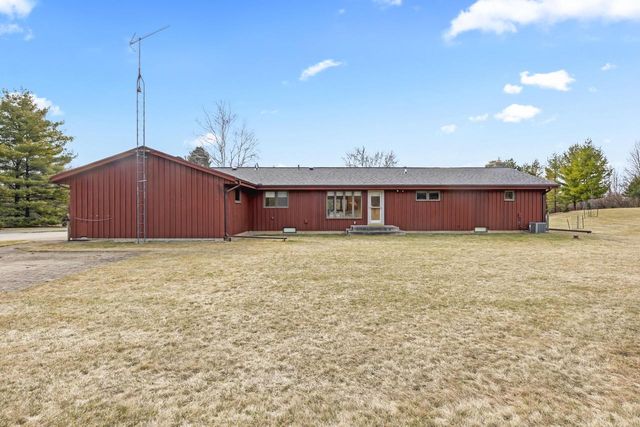 S52W33462 Red Fox WAY, North Prairie, WI 53153