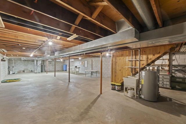 S52W33462 Red Fox WAY, North Prairie, WI 53153