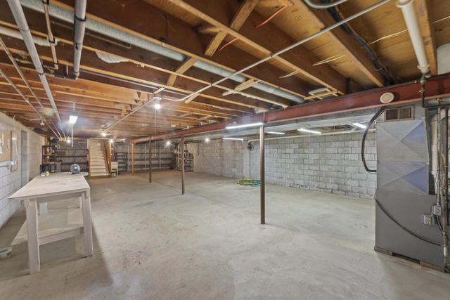 S52W33462 Red Fox WAY, North Prairie, WI 53153