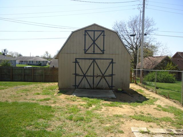 106 Pine Hill Drive, Lancaster, KY 40444
