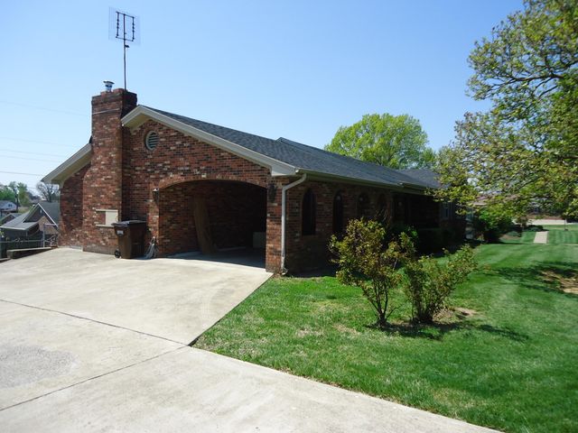 106 Pine Hill Drive, Lancaster, KY 40444