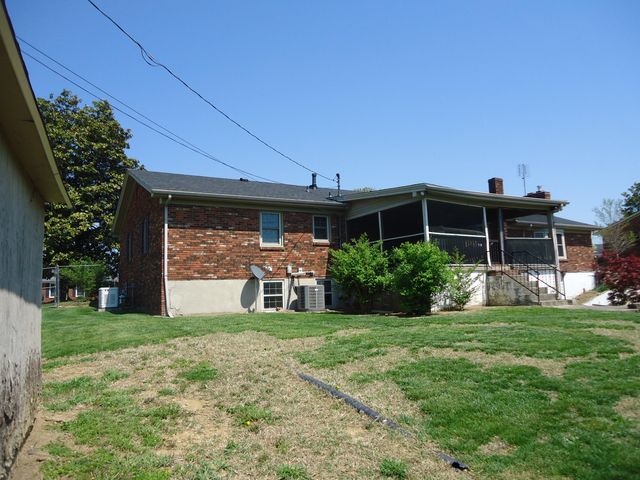 106 Pine Hill Drive, Lancaster, KY 40444