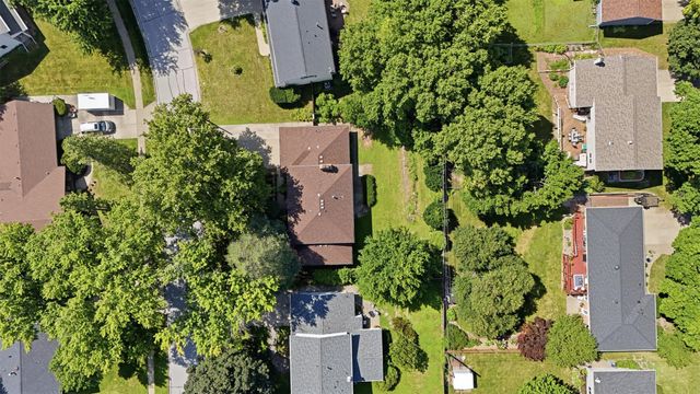 1816 80th Street, Windsor Heights, IA 50324