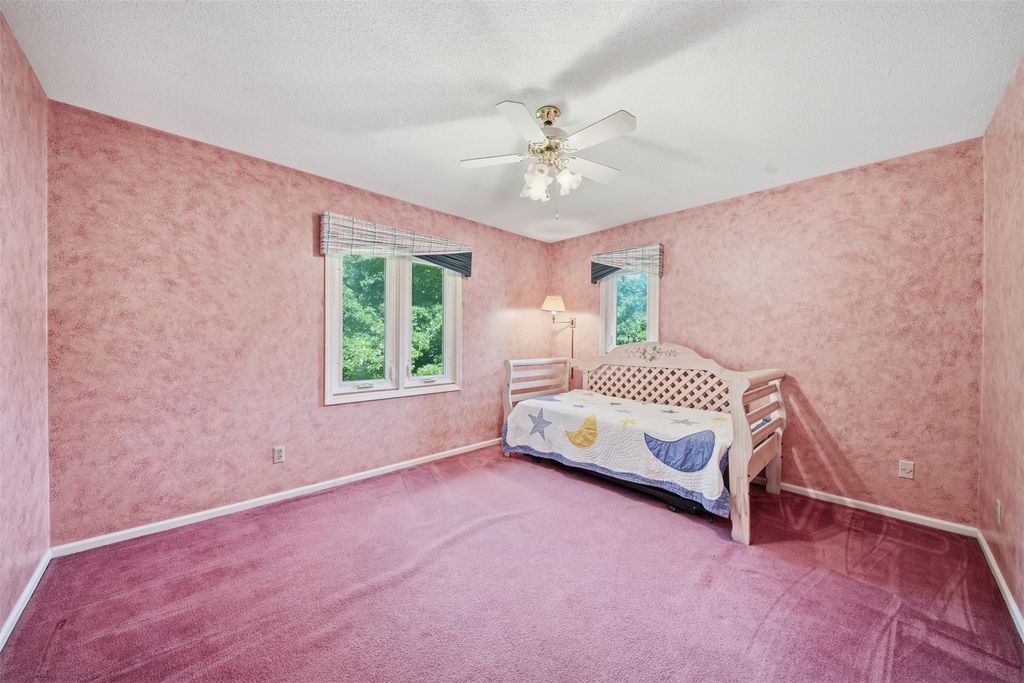 Image 16 of property listing at 1816 80th Street, Windsor Heights, IA 50324