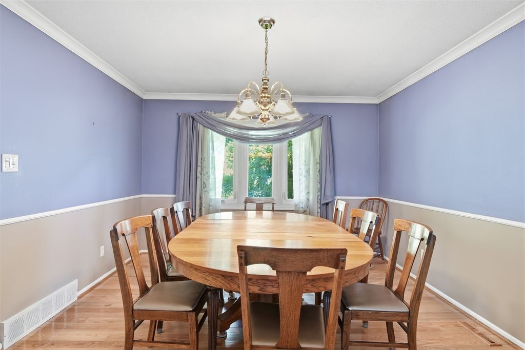 Image 4 of property listing at 1816 80th Street, Windsor Heights, IA 50324