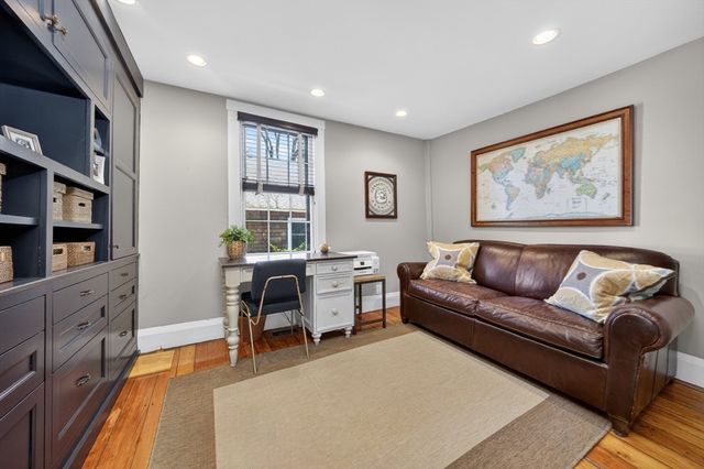 29 Pleasant St, Hingham, MA 02043