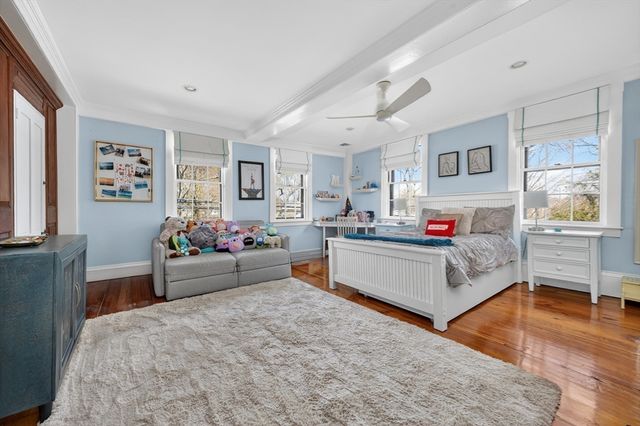 29 Pleasant St, Hingham, MA 02043