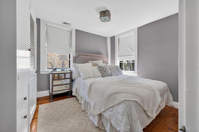 29 Pleasant St, Hingham, MA 02043