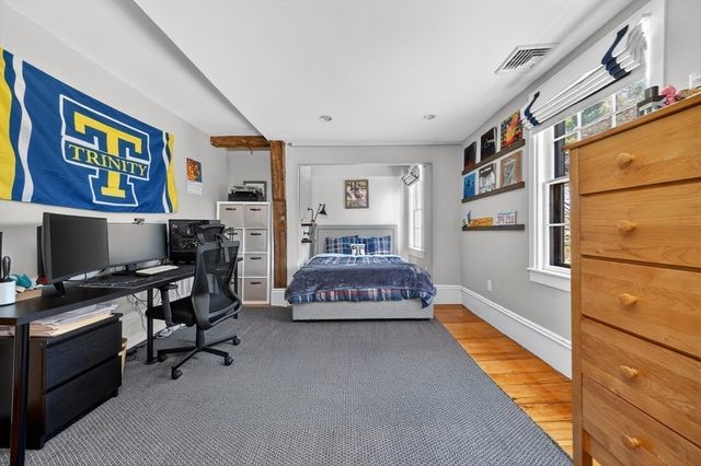 29 Pleasant St, Hingham, MA 02043