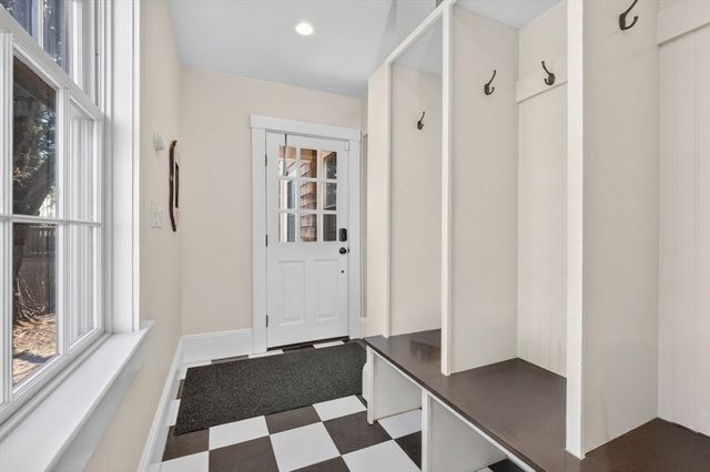 29 Pleasant St, Hingham, MA 02043