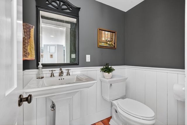 29 Pleasant St, Hingham, MA 02043