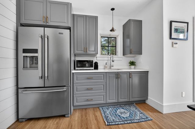 29 Pleasant St, Hingham, MA 02043