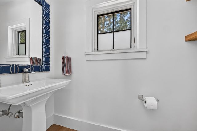 29 Pleasant St, Hingham, MA 02043