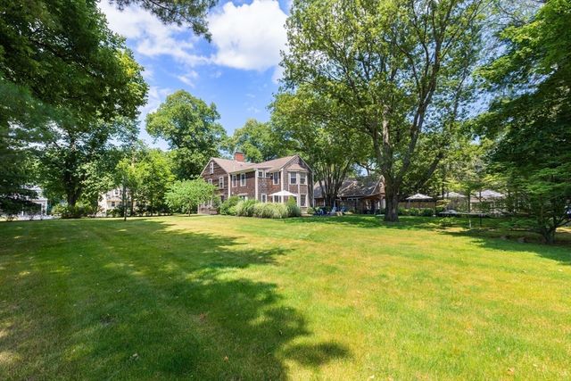 29 Pleasant St, Hingham, MA 02043