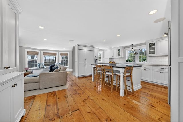29 Pleasant St, Hingham, MA 02043