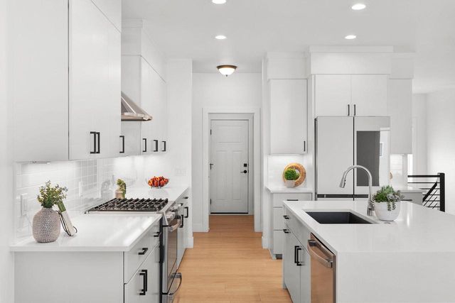 6612 Vista Valley, Windsor, WI 53598