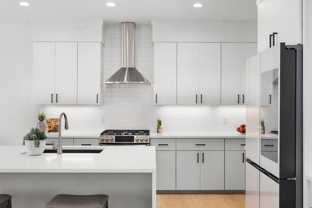 6612 Vista Valley, Windsor, WI 53598