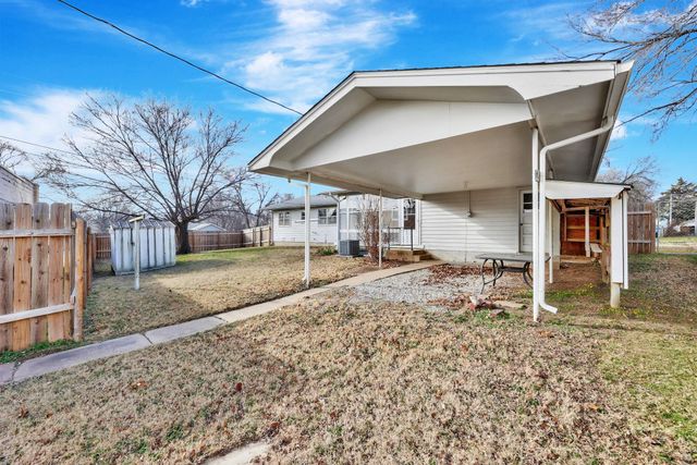 1500 Moyle St, Augusta, KS 67010