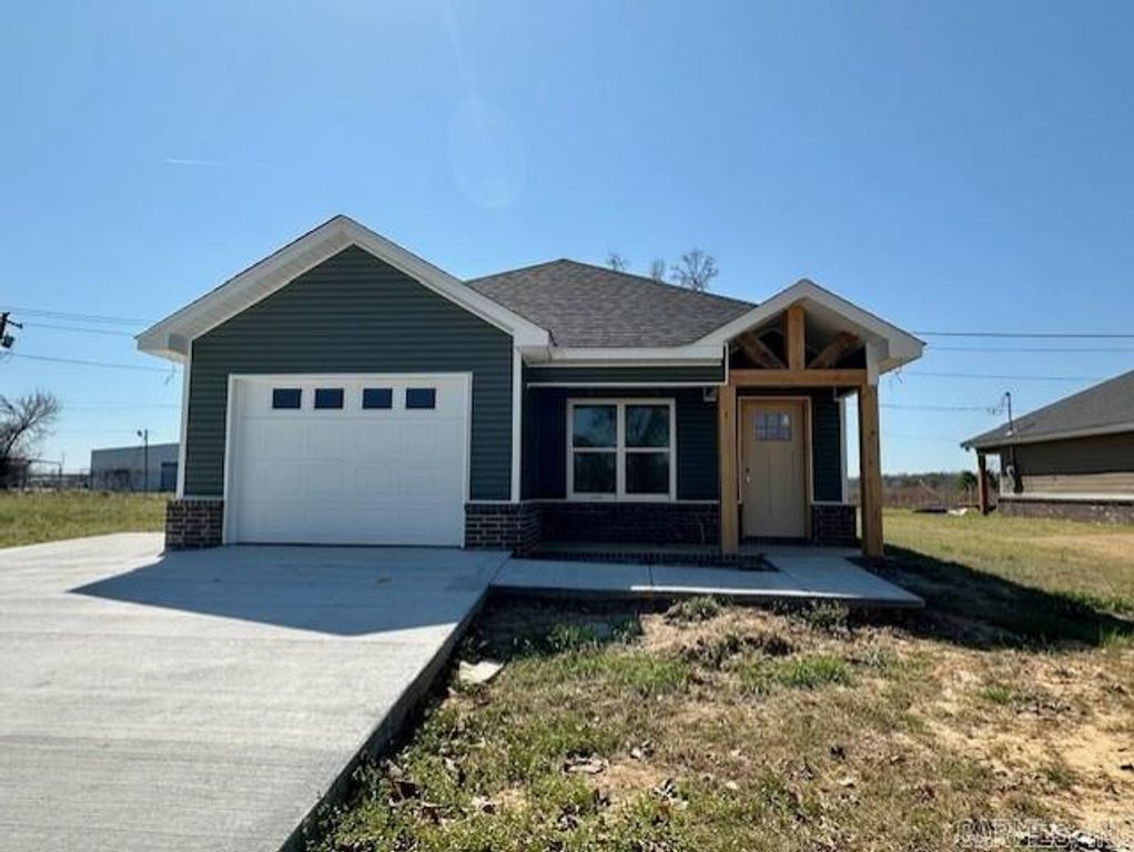 2710 S Belair, Pine Bluff, AR 71601